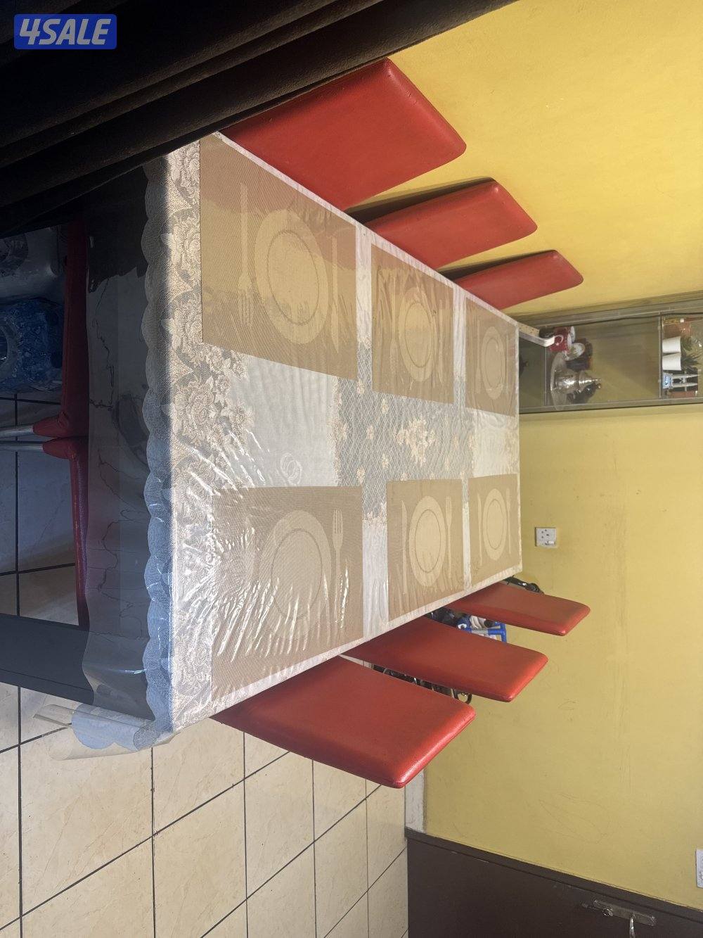 Dining Table with chairs0