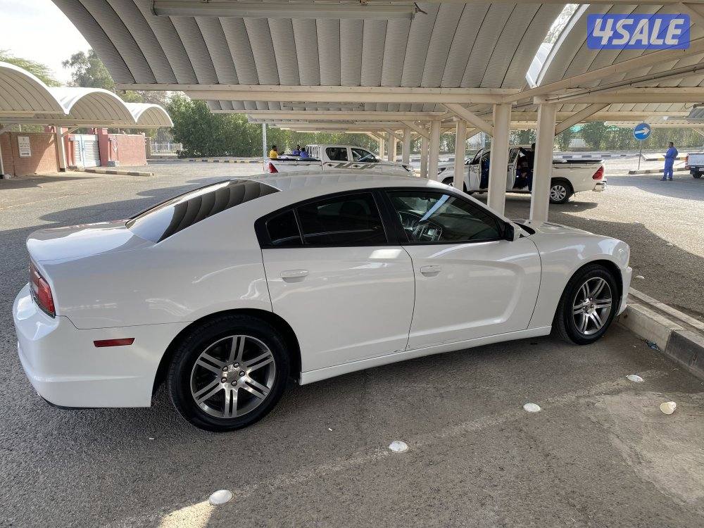 للبيع تشارجر 2014 نظيفه1