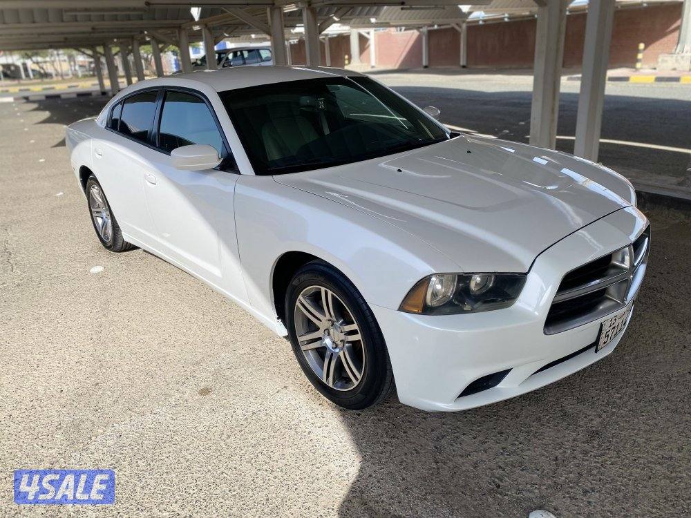 للبيع تشارجر 2014 نظيفه3