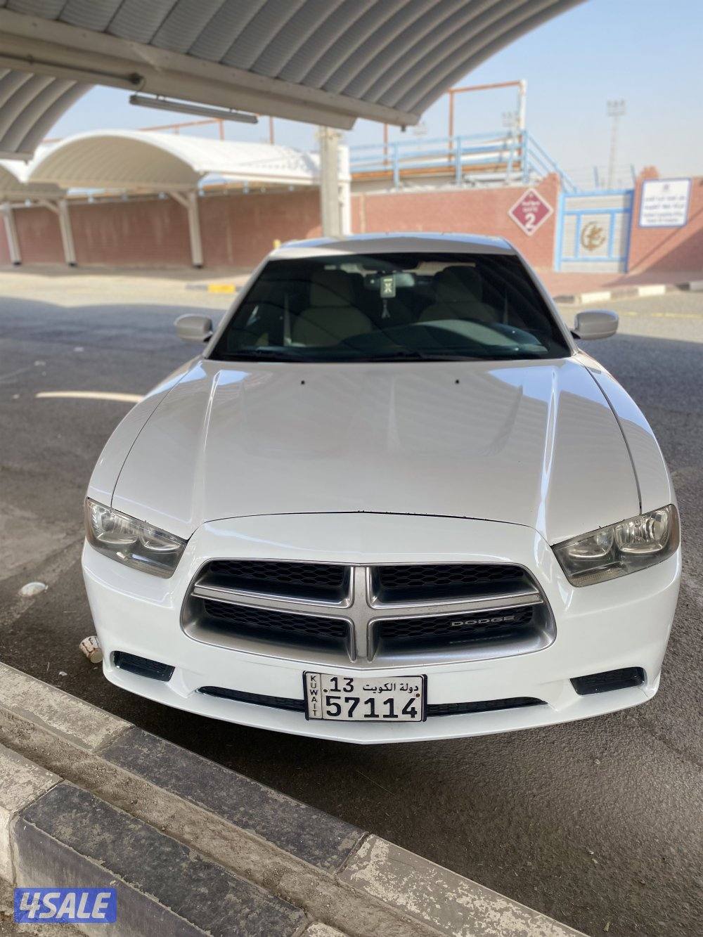 للبيع تشارجر 2014 نظيفه4