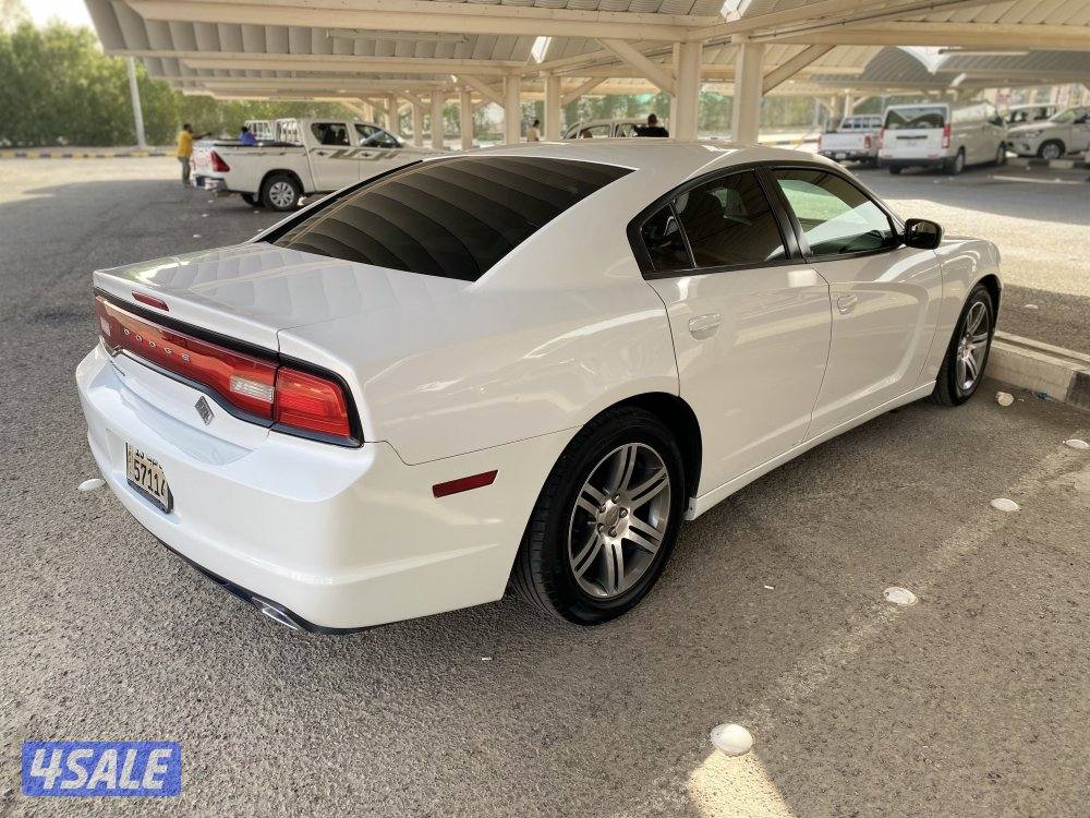 للبيع تشارجر 2014 نظيفه0