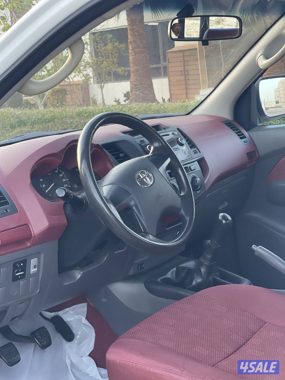 وانيت هايلكس 20134