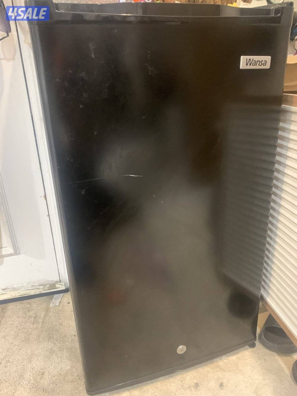 للبيع ثلاجة ون سا الجديدة اللون اسود ،، اخت الجديدة0