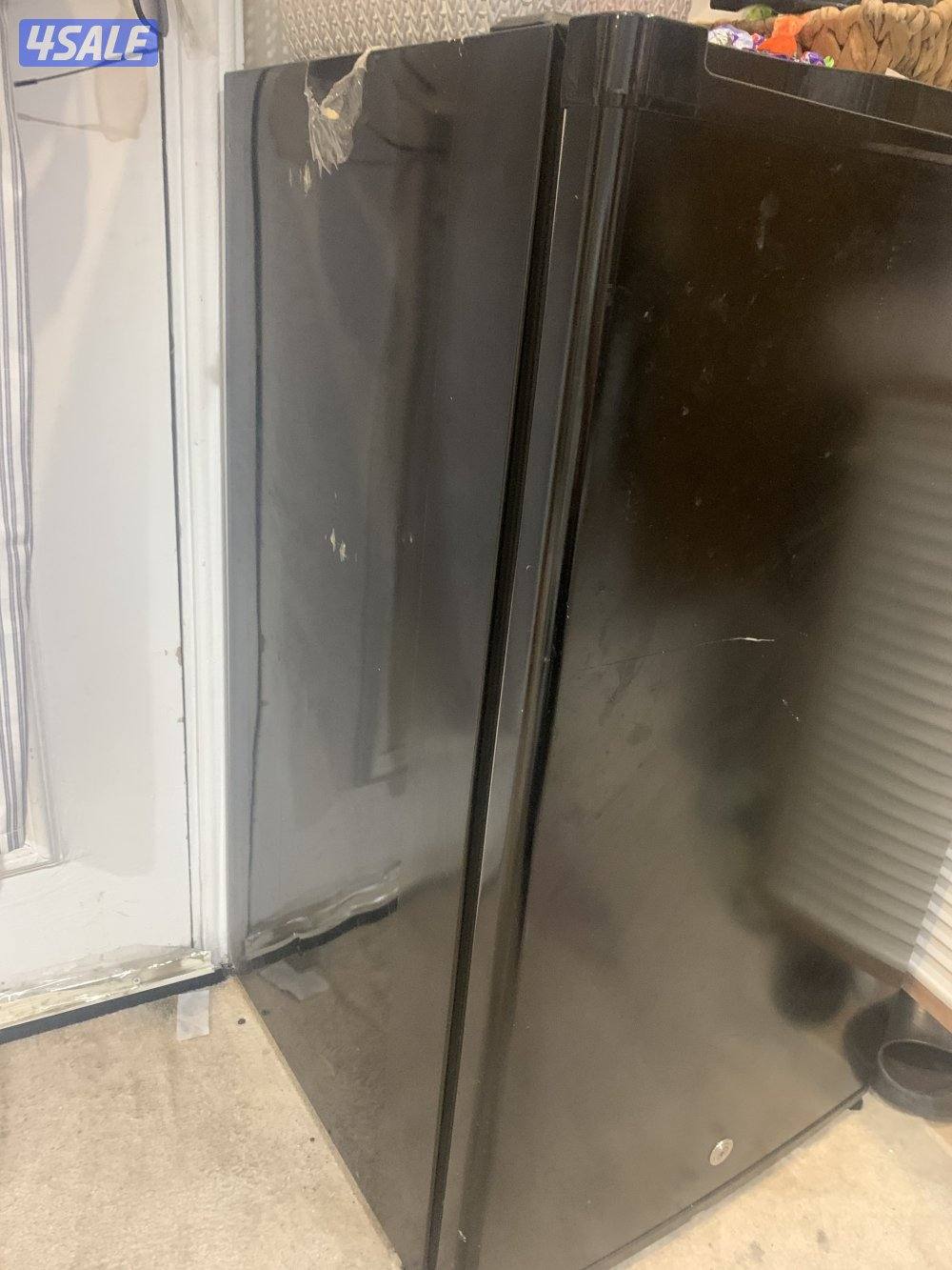 للبيع ثلاجة ون سا الجديدة اللون اسود ،، اخت الجديدة1