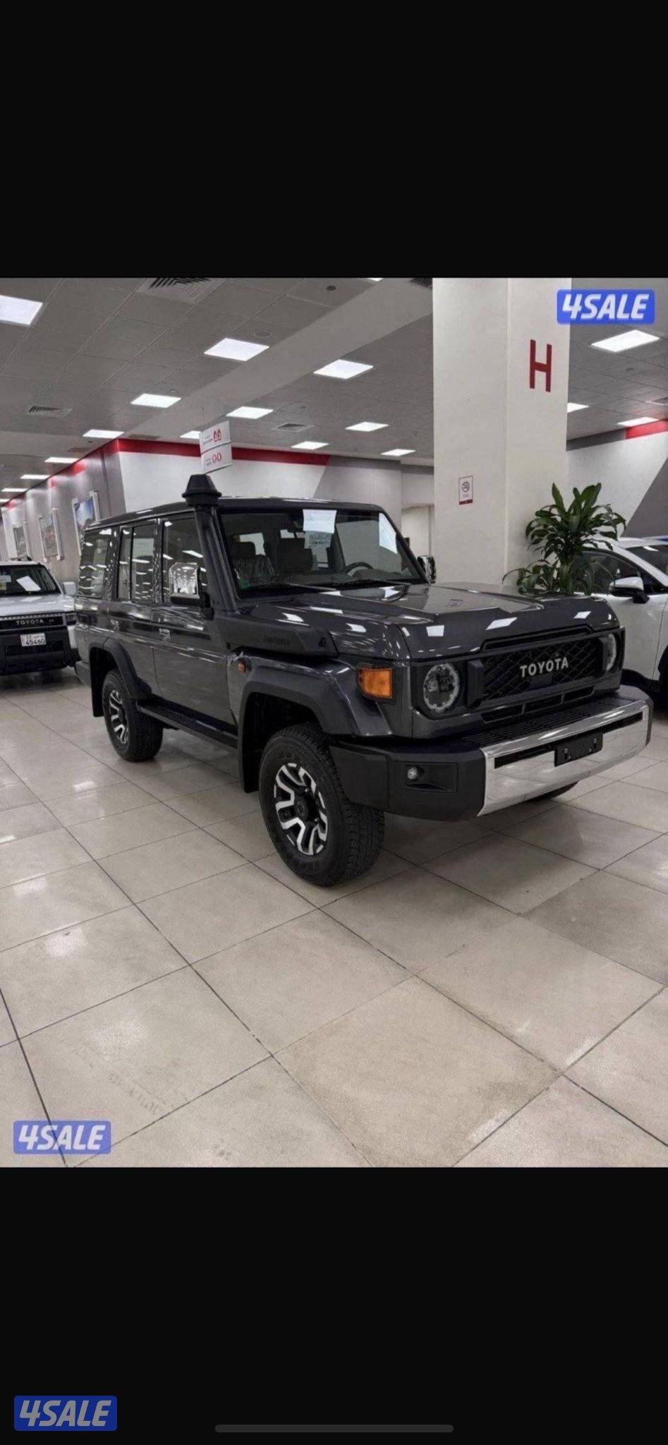 تويوتا نص 2025  بحالة ممتازة واضافات1