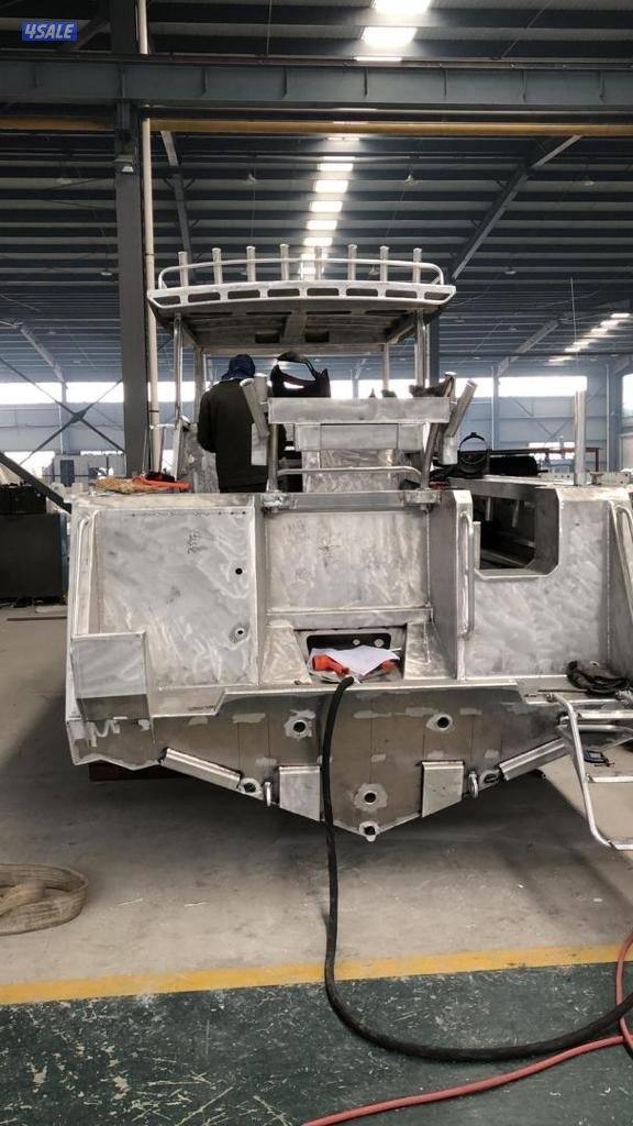 للبيع طراد ٢٨ قدم موديل ٢٠١٩ قصه استرالية بحالة الجديد0