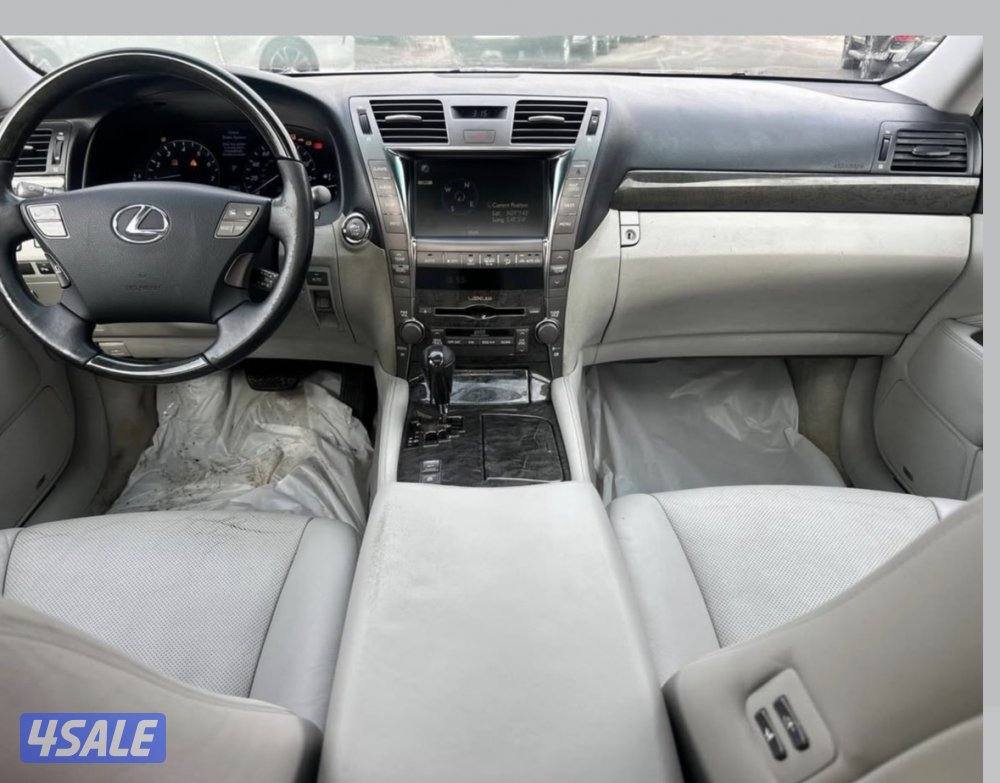 للبيع لكزس ماشي ١٤٠ الف1