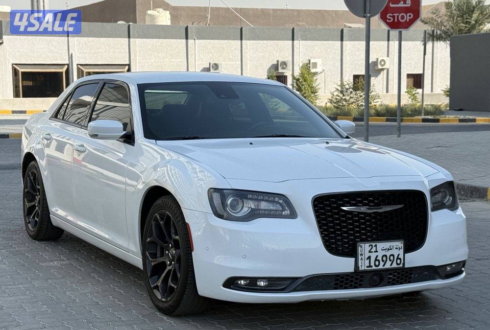 كرايسلر 2021 c 300 “s” وارد الوكالة عداد 98 الف فل اوبشن ما عدا الفتحة2