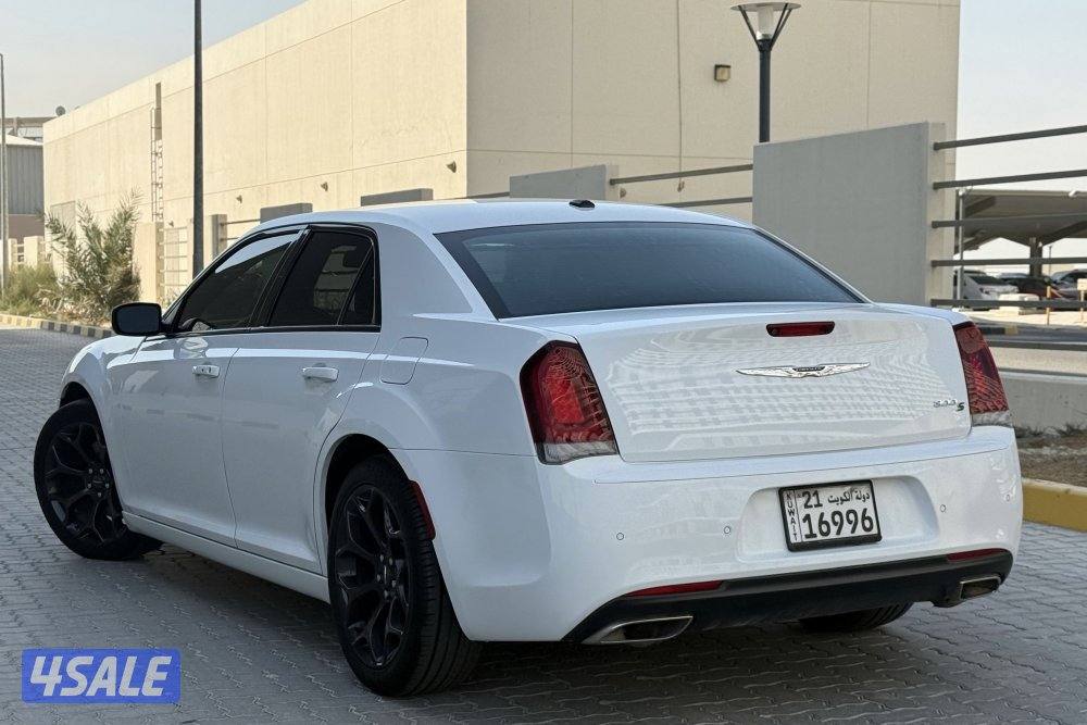 كرايسلر 2021 c 300 “s” وارد الوكالة عداد 98 الف فل اوبشن ما عدا الفتحة3