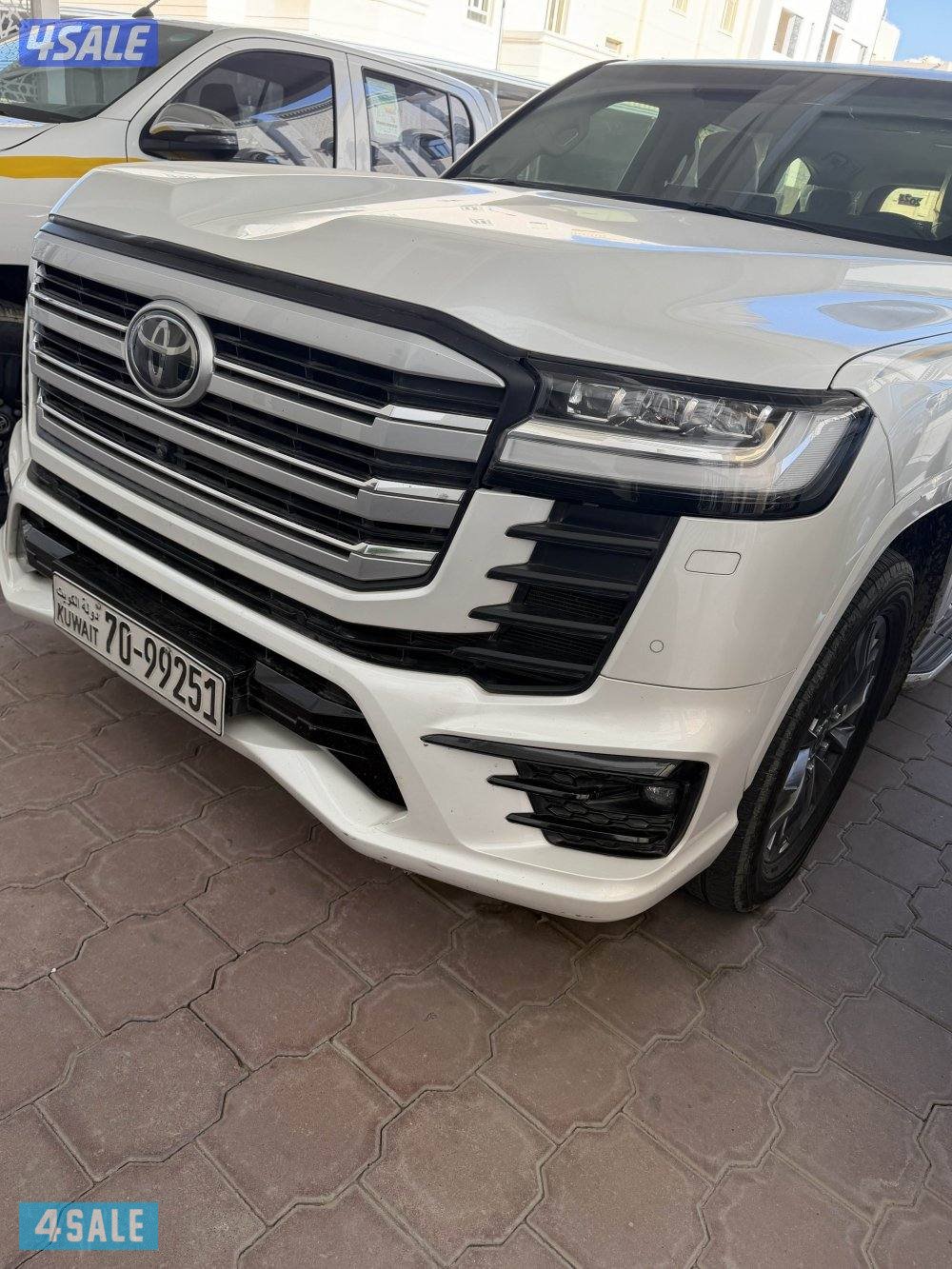 لاند كروزر VXR تيربو 2023 وارد الساير عداد /٦٩ صبغ وكاله بالكامل حمايه من الوكاله تظليل حراري /٤ تواير جدد اعلى درجه/5 كاميرات /نقاط عمياء/ جام دبل/بروجكتر/ تبريد تدفئه 4مقاعد/ رادار/ دخول ذكي /بروجكتر ابواب1