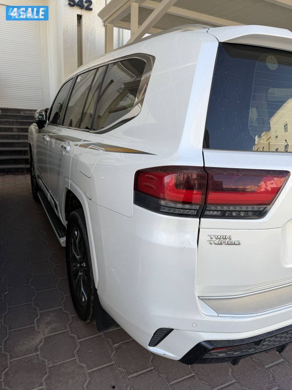 لاند كروزر VXR تيربو 2023 وارد الساير عداد /٦٩ صبغ وكاله بالكامل حمايه من الوكاله تظليل حراري /٤ تواير جدد اعلى درجه/5 كاميرات /نقاط عمياء/ جام دبل/بروجكتر/ تبريد تدفئه 4مقاعد/ رادار/ دخول ذكي /بروجكتر ابواب2