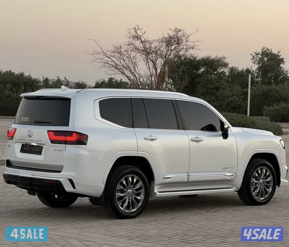 لاند كروزر VXR تيربو 2023 وارد الساير عداد /٦٩ صبغ وكاله بالكامل حمايه من الوكاله تظليل حراري /٤ تواير جدد اعلى درجه/5 كاميرات /نقاط عمياء/ جام دبل/بروجكتر/ تبريد تدفئه 4مقاعد/ رادار/ دخول ذكي /بروجكتر ابواب6