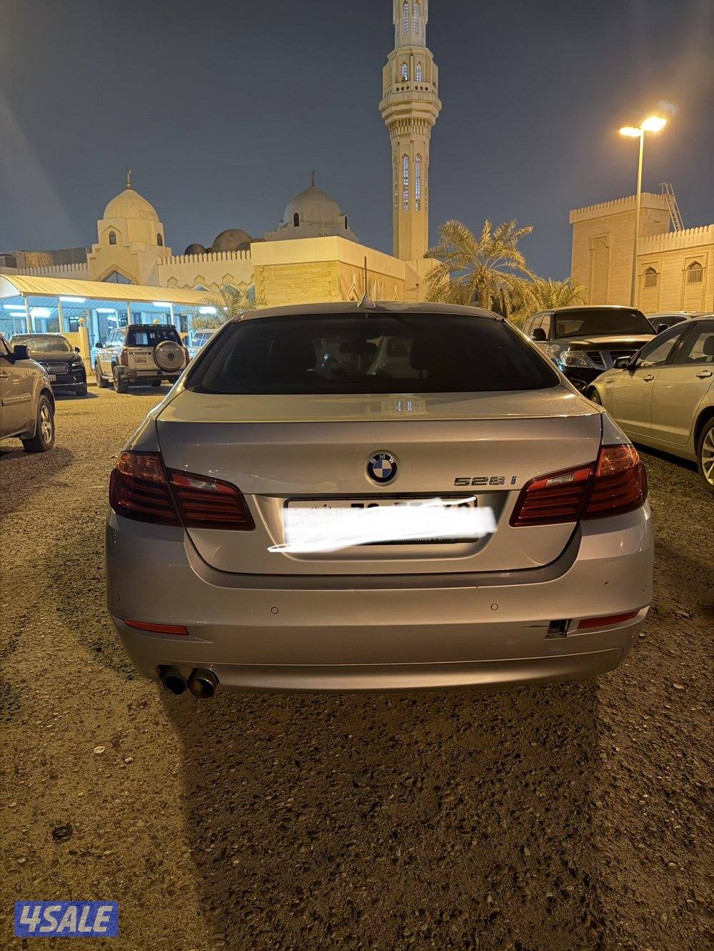 BMW 528i0