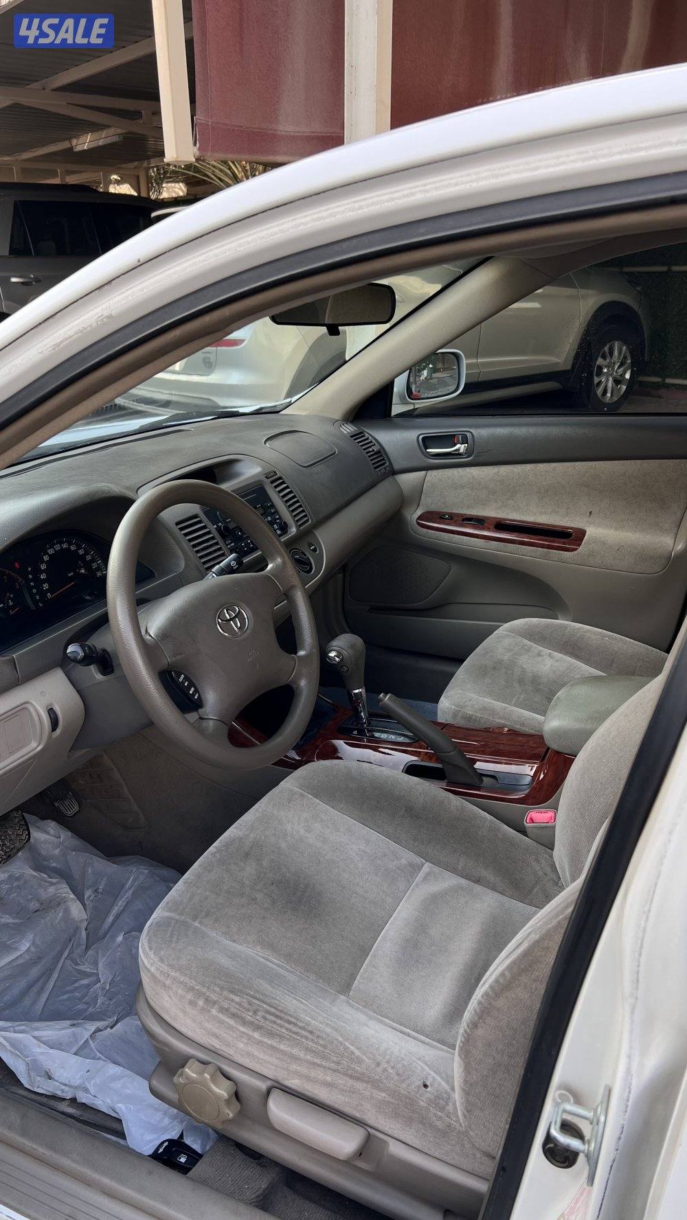 للبيع كامري 2004 gli ٤ سلندر4