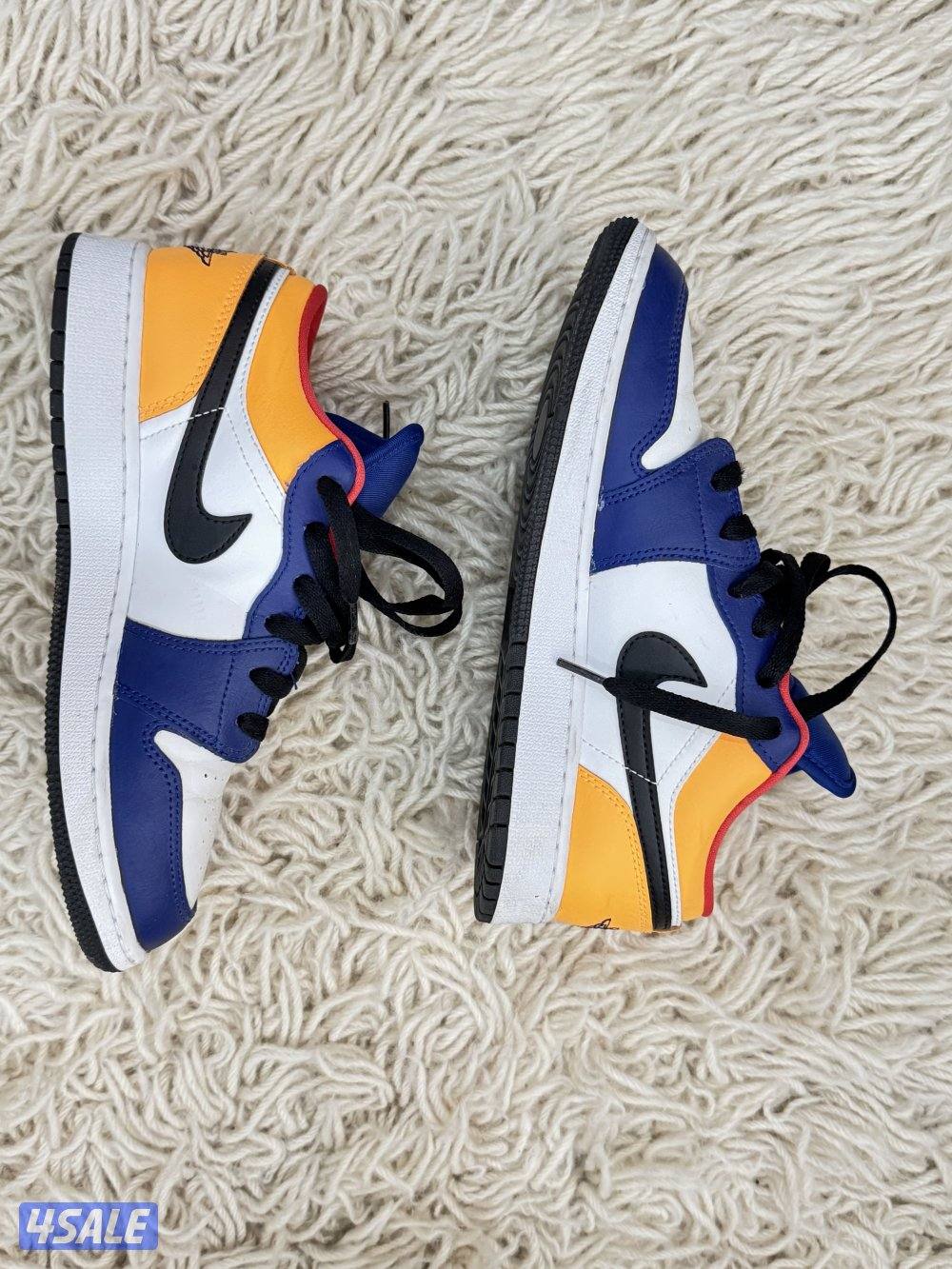 للبيع جوتي نايك اصلي وييزي اصلي0