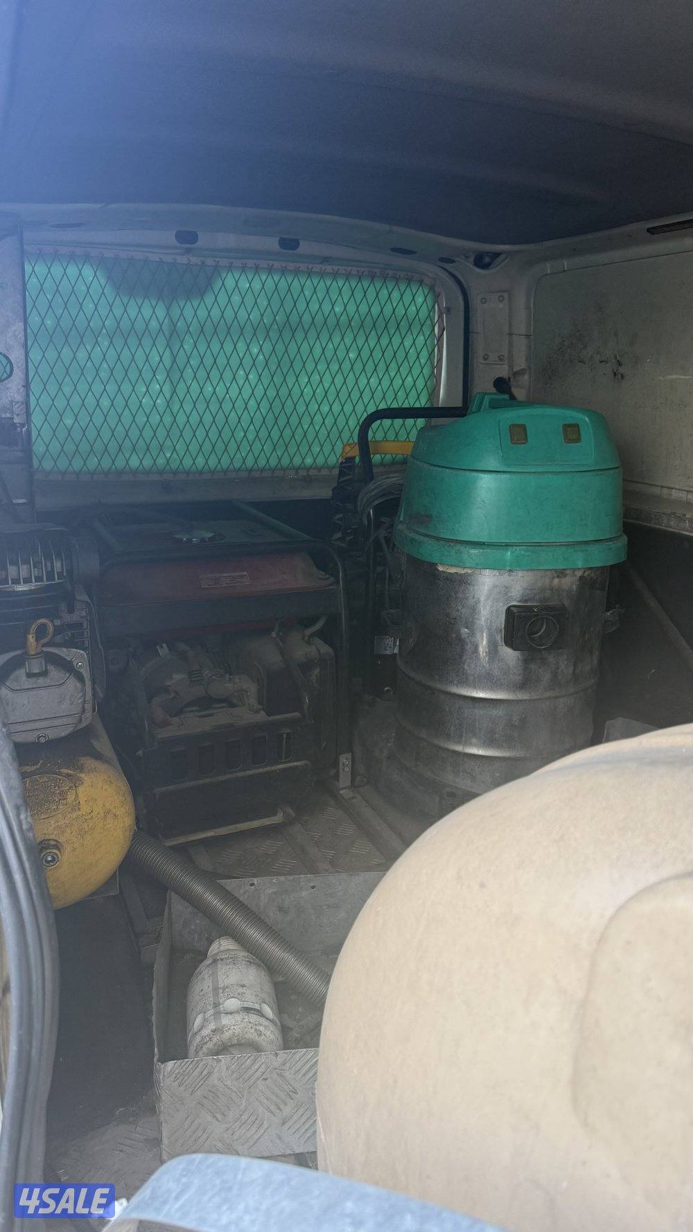 نيسان باص 2014 جديد كل شي شغال مع اجهزته حق الغسيل4