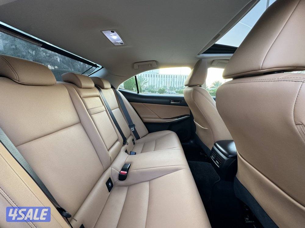 لكزس IS 300 موديل 2019 صبغ الوكاله بحاله الوكاله6