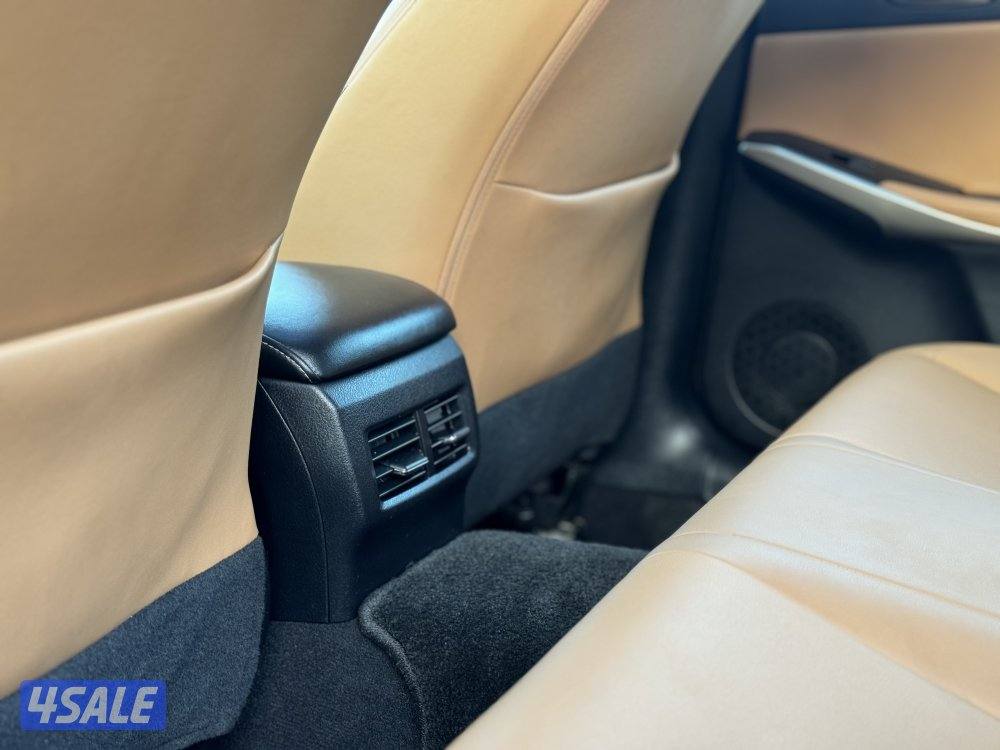 لكزس IS 300 موديل 2019 صبغ الوكاله بحاله الوكاله10