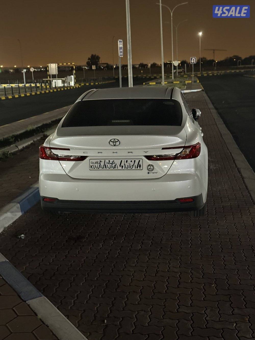 للبيع كامري هايبرد 2025 مكفولة 10 سنين شرط الفحص خالي من الحوادث3