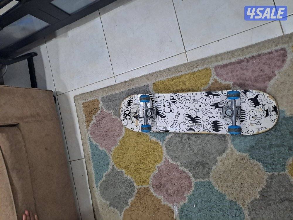 zloox skateboard great condition couple scratches but not bad at all0