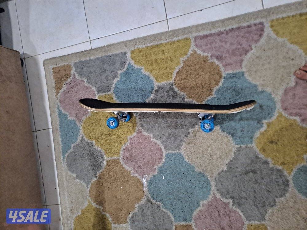 zloox skateboard great condition couple scratches but not bad at all1