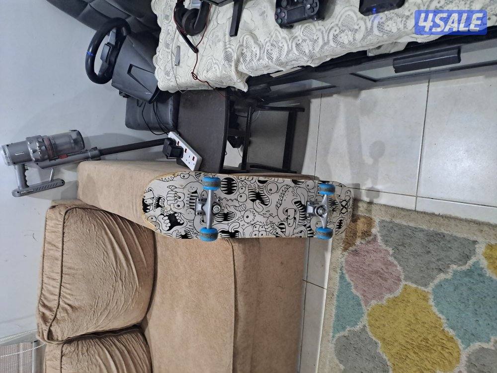 zloox skateboard great condition couple scratches but not bad at all4