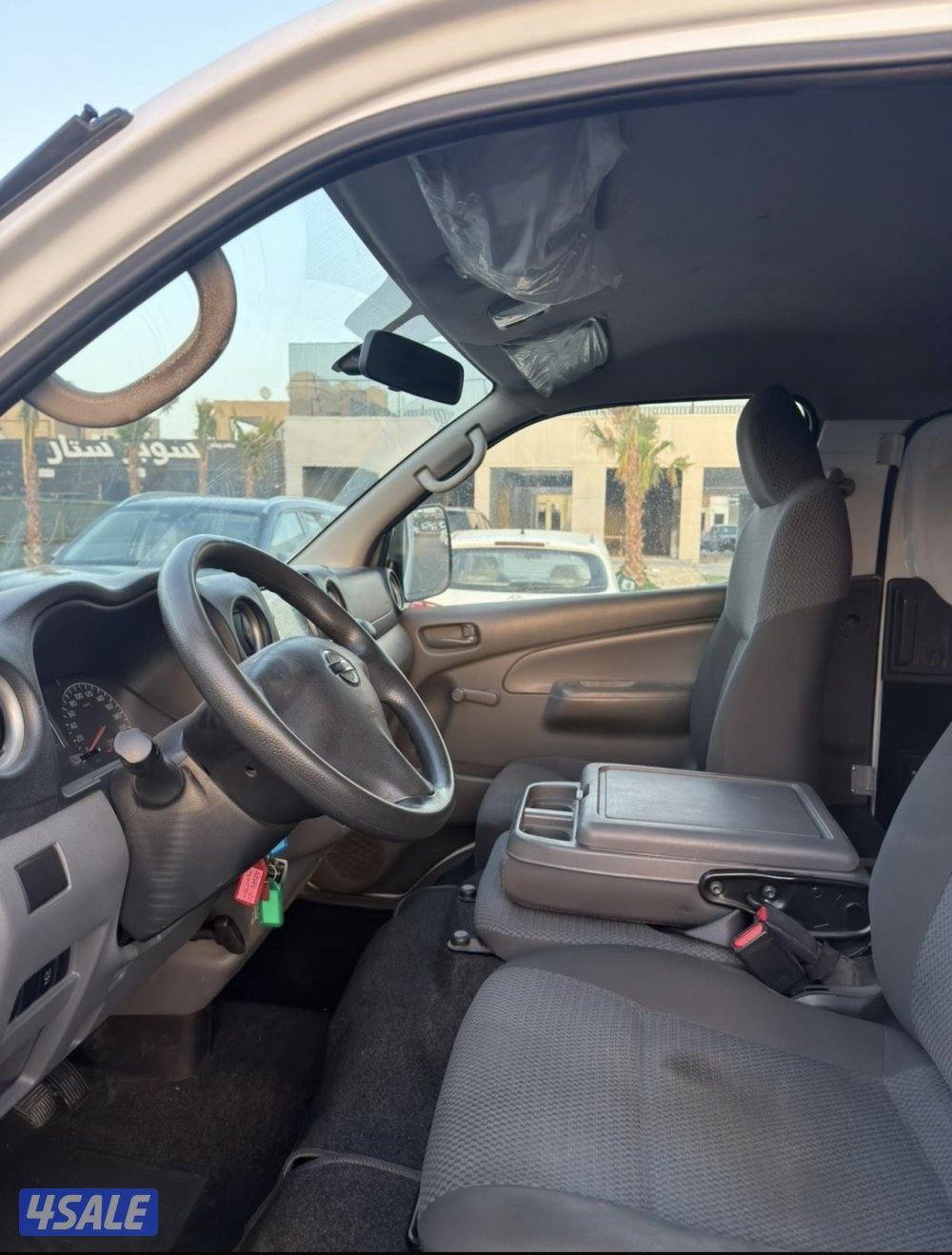 للبيع باص نيسان قير تماتيك 20204