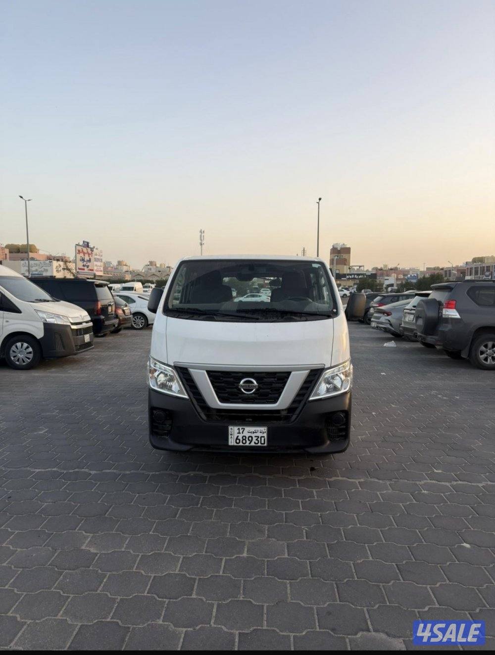 للبيع باص نيسان قير تماتيك 20203