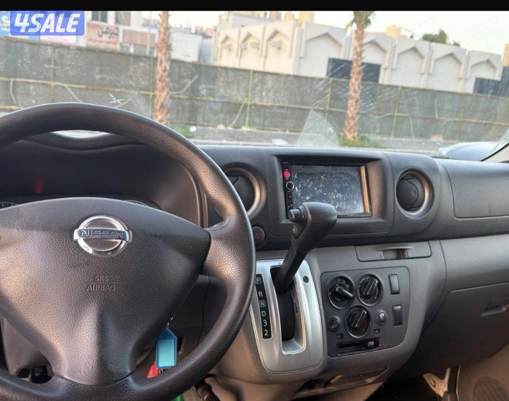 للبيع باص نيسان قير تماتيك 20208