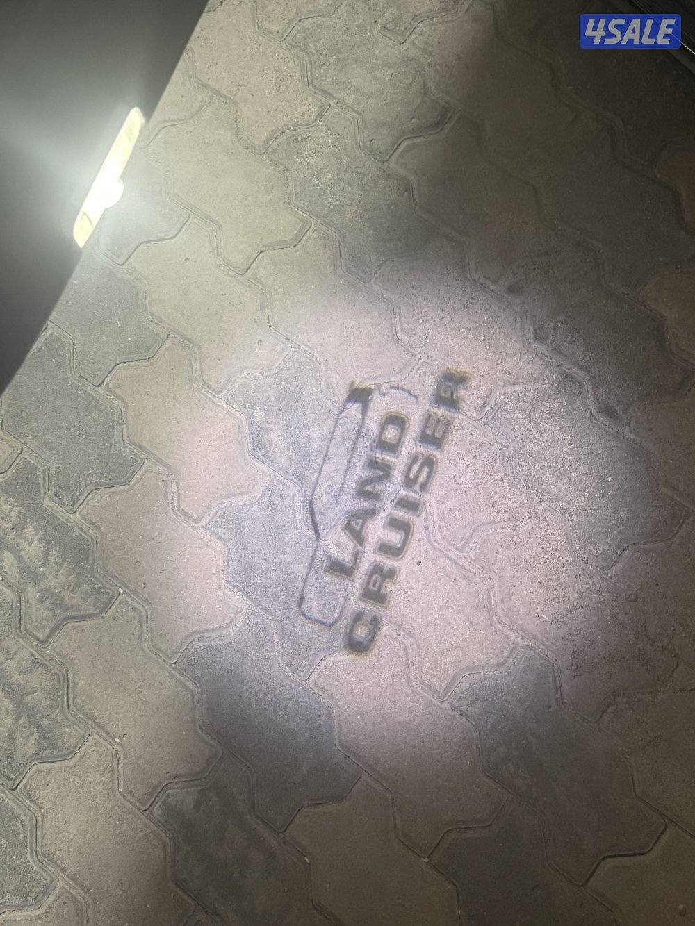 لاند كروزر 2024 ايرو تون تيربو اللون أسود4