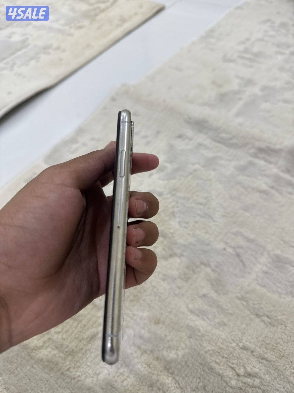 ايفون X للبيع كسر من ورا  وقاعده الشحن خربانه2