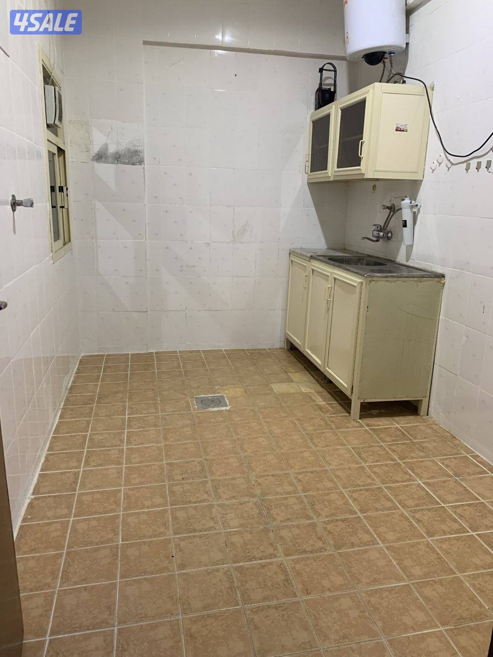 يوجد شقة الايجار غرفة وصالة ومطبخ وحمام تشطيب سوبر لوكس يوجد باركنً6