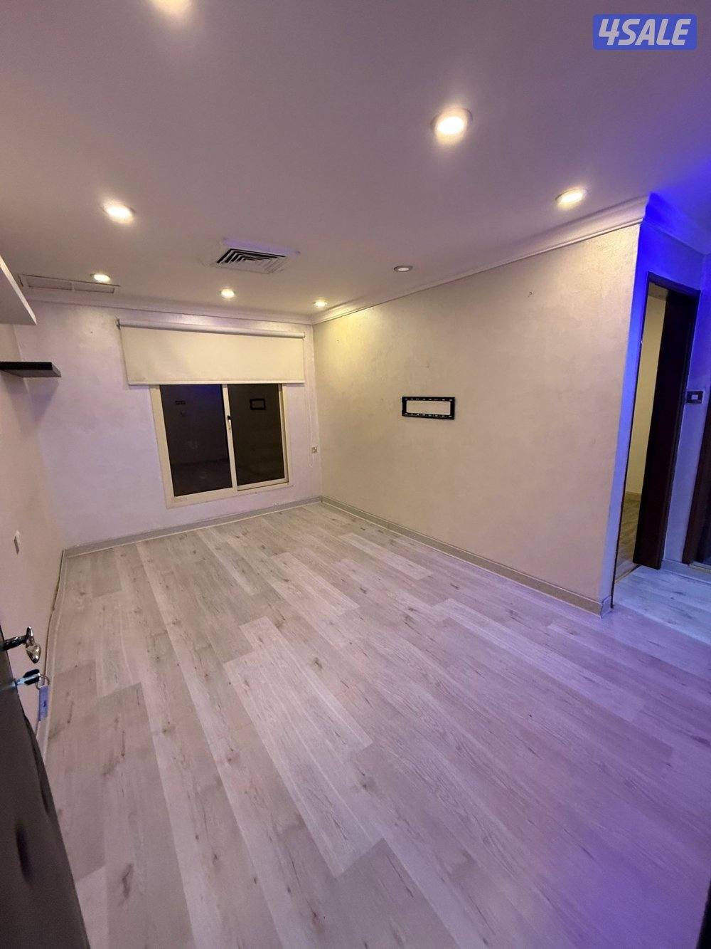 يوجد شقة الايجار غرفة وصالة ومطبخ وحمام تشطيب سوبر لوكس يوجد باركنً7