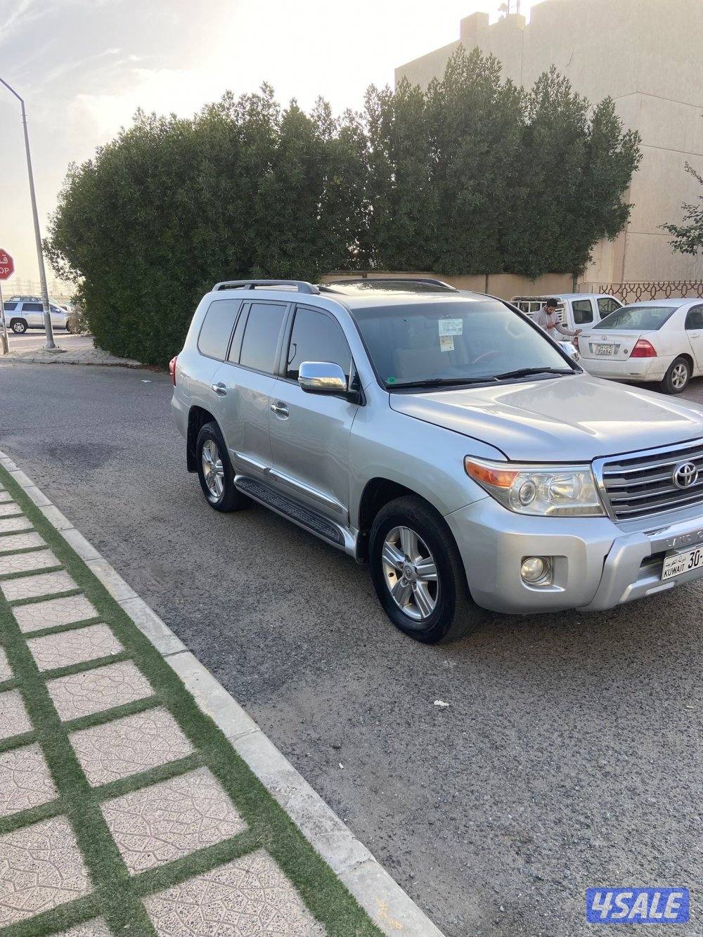 للبيع لاندكروزر موديل 201411