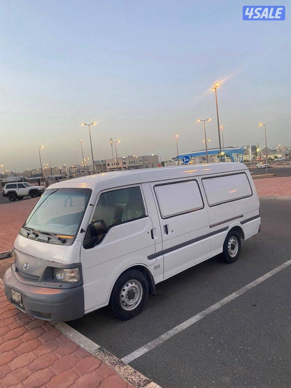 باص بوكس مقفل مازدا0