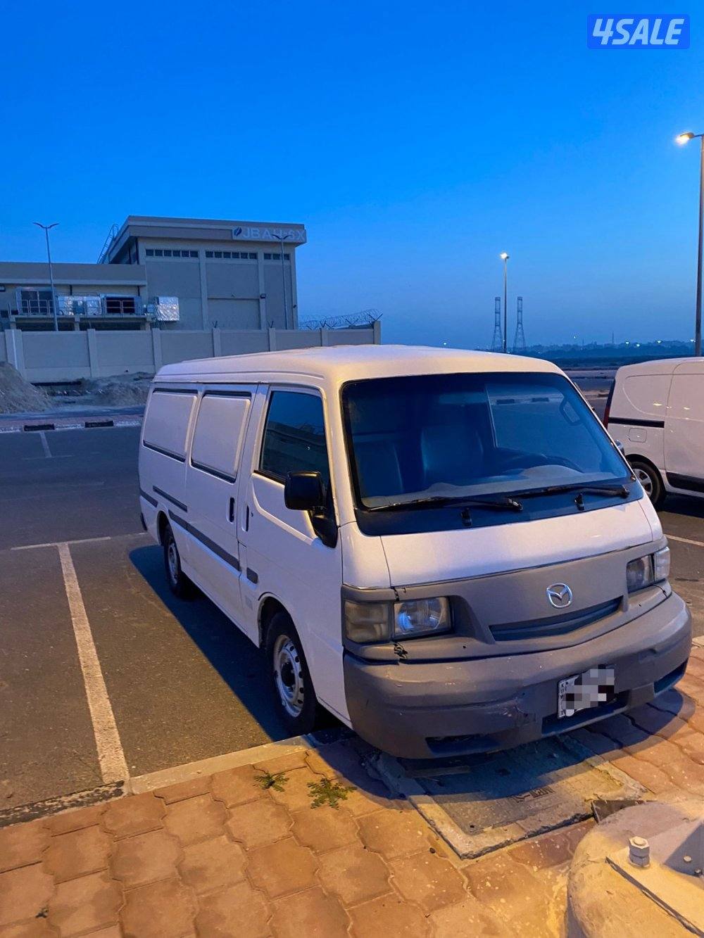 باص بوكس مقفل مازدا1