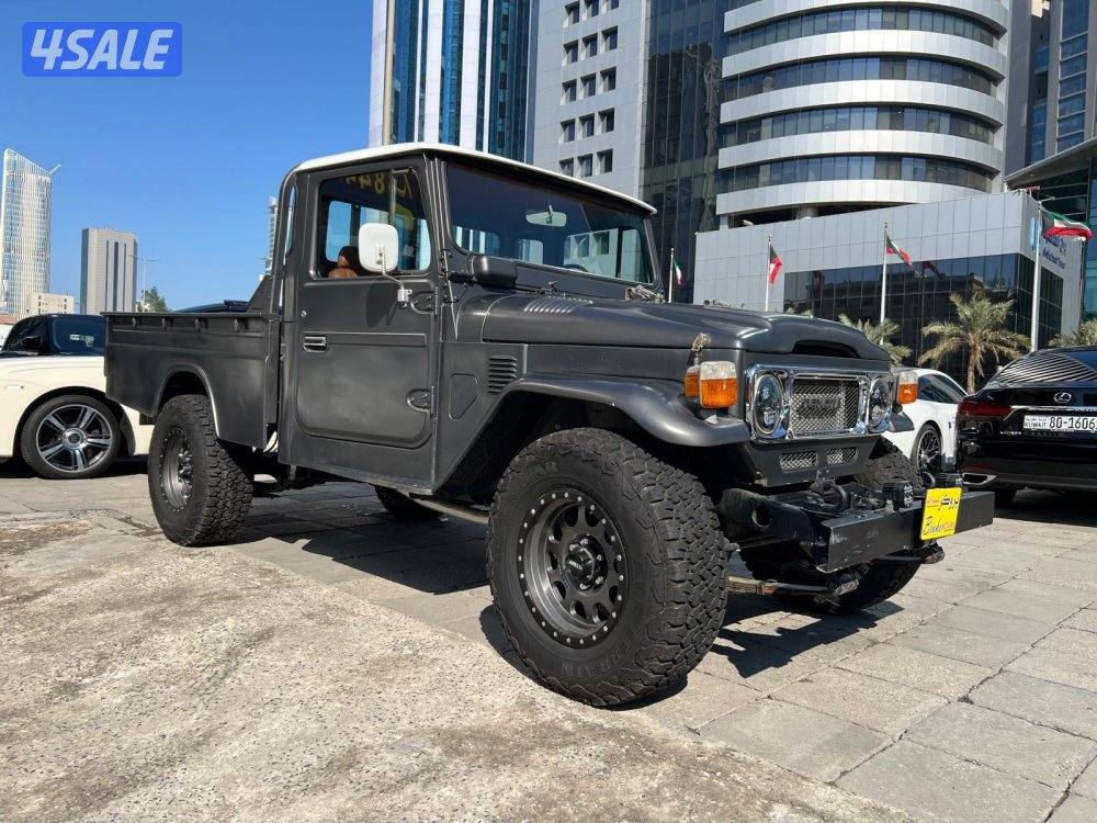 تويوتا لاندكروزر…وانيت…موديل 19832