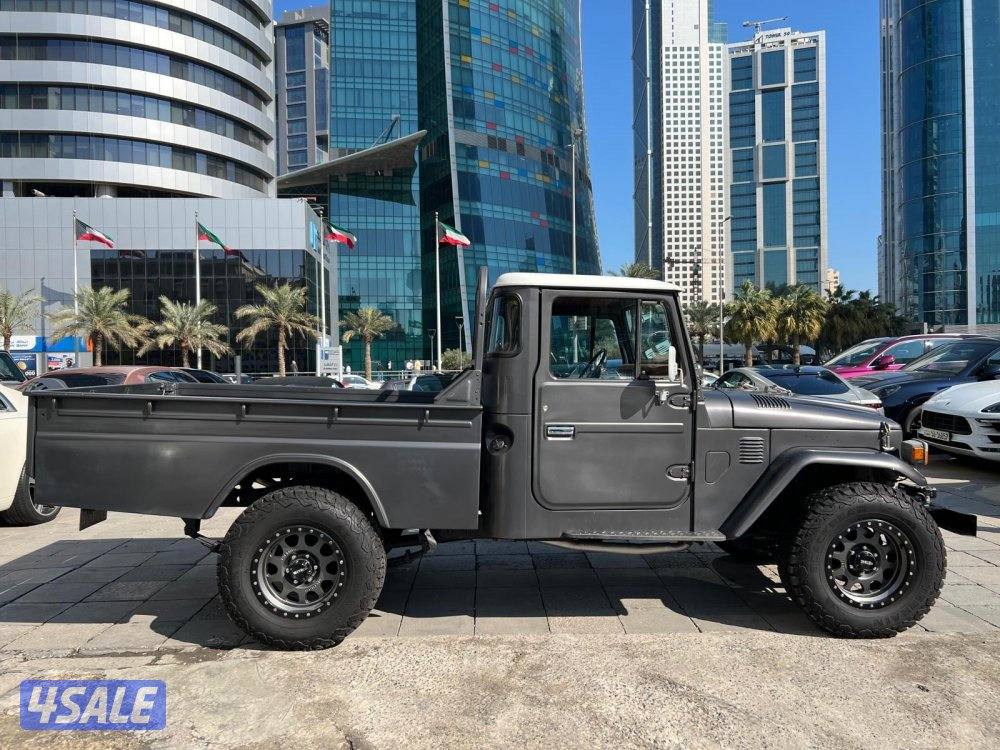 تويوتا لاندكروزر…وانيت…موديل 19833