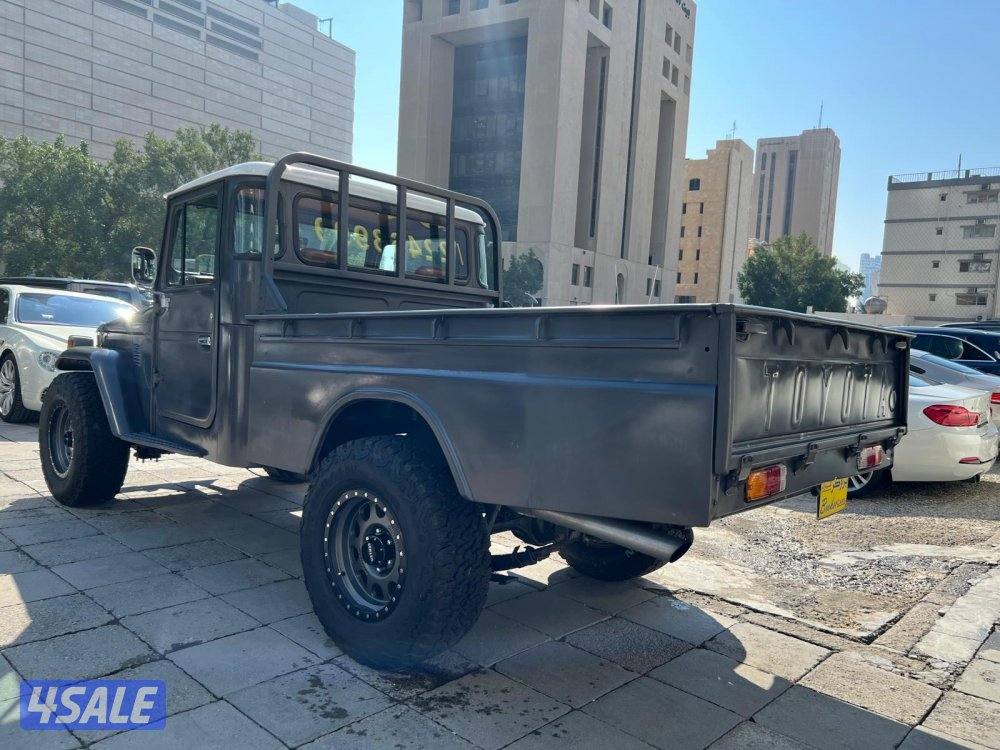 تويوتا لاندكروزر…وانيت…موديل 19836