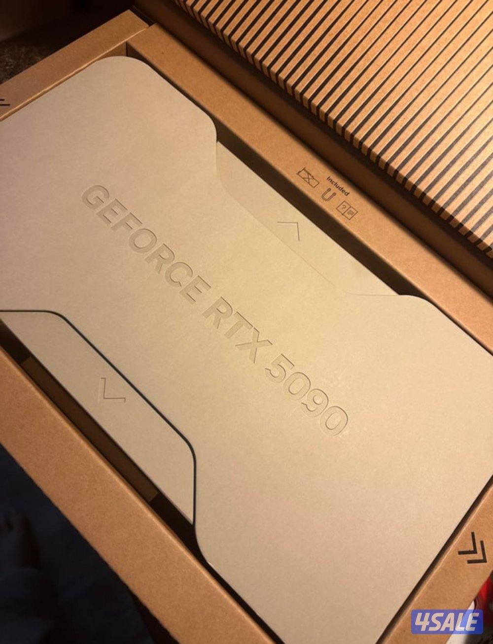 NVIDIA RTX 5090 Founders Edition (32GB) VRAM1