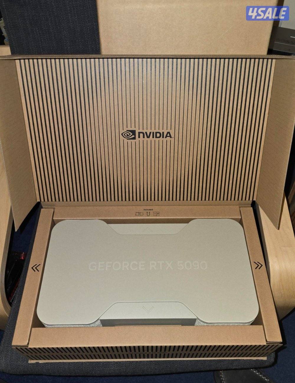 NVIDIA RTX 5090 Founders Edition (32GB) VRAM2