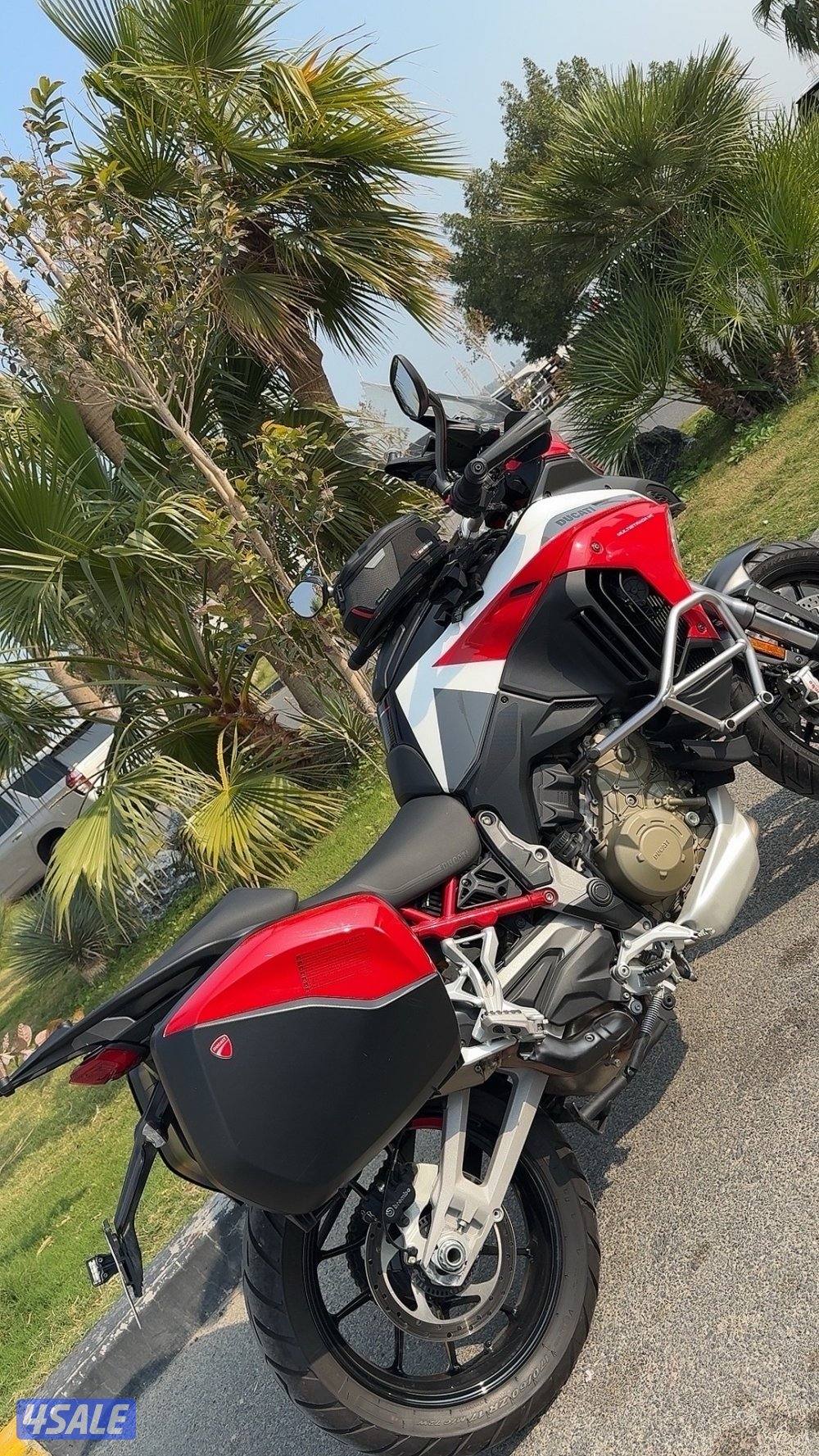 دراجة نارية رياضية دوكاتي3