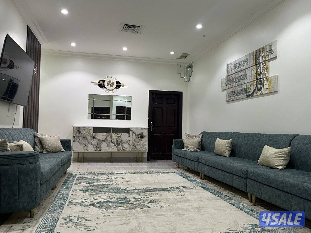 للبيع غنفات عدد خمس قطع بطول ٨ متر اجمالي مع الجاده ٣*٥ استخدام نظيف1