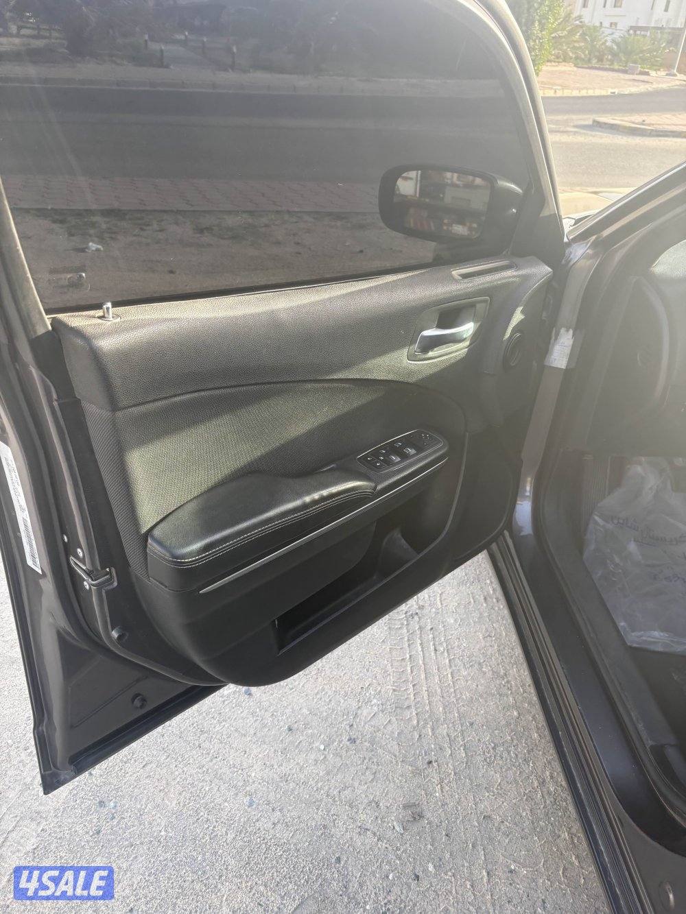 للبيع شارجر 6 سلندر8