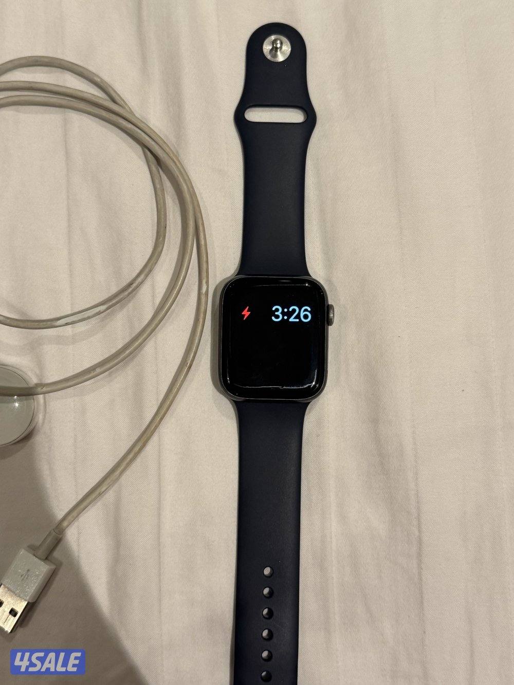 apple watch series 4 condition good1