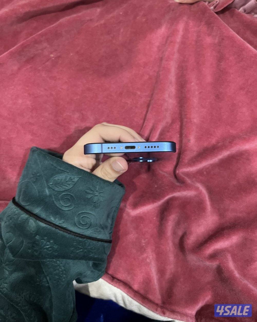 iPhone 13 in a very good condition3