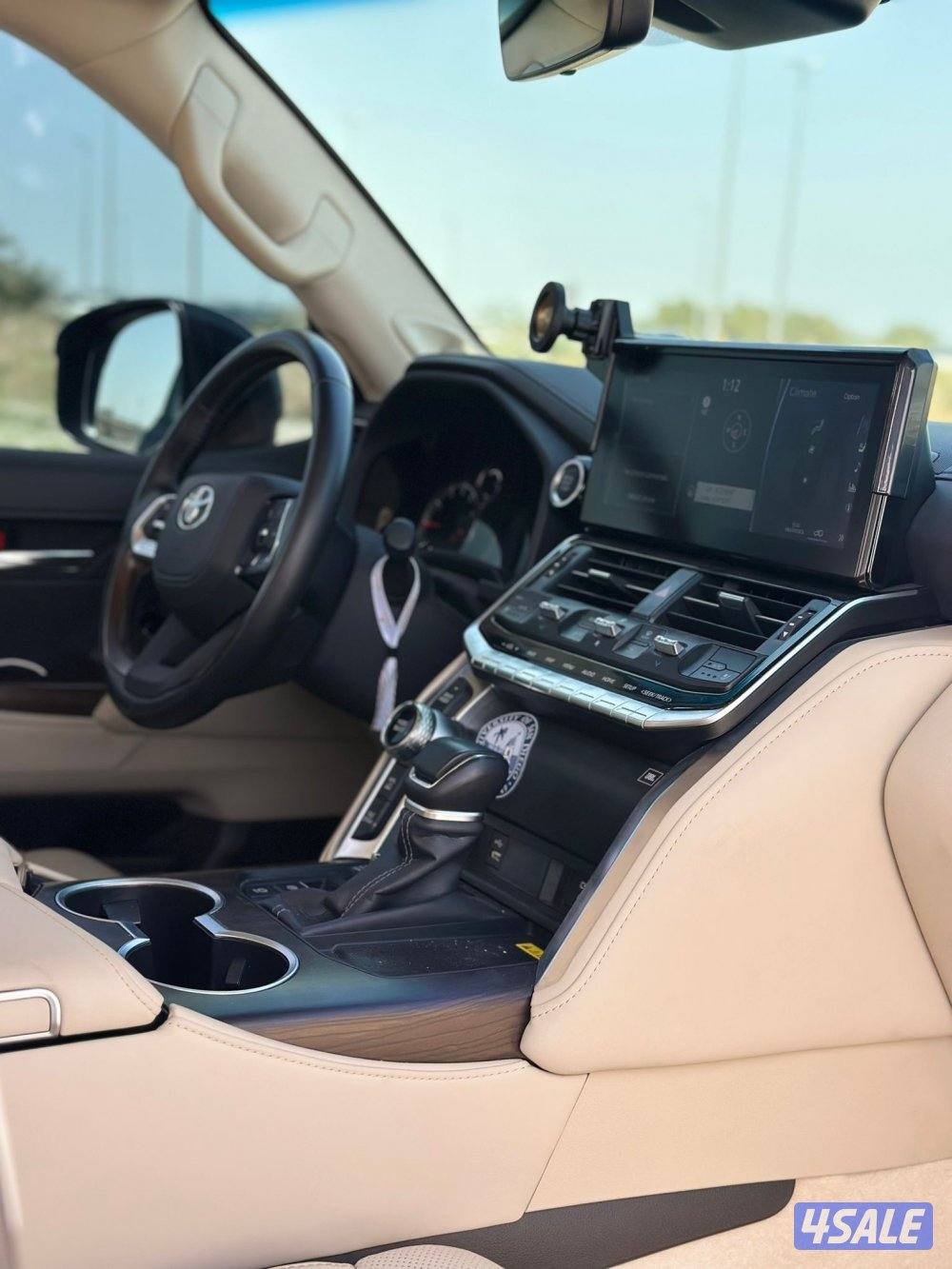 لاند كروزر GXR Aero s موديل 2023 ماشي 64 الف سيرفس وكالة 6 سلندر10