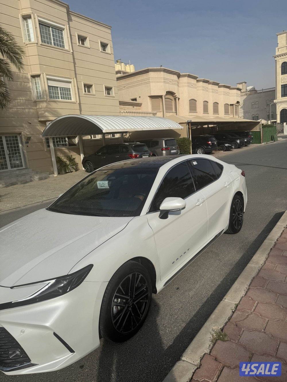 للبيع كامري موديل ٢٠٢٥ كامل المواصفات ٤ سلندر ماشي ٦٠٠٠ يوجد صبغ5