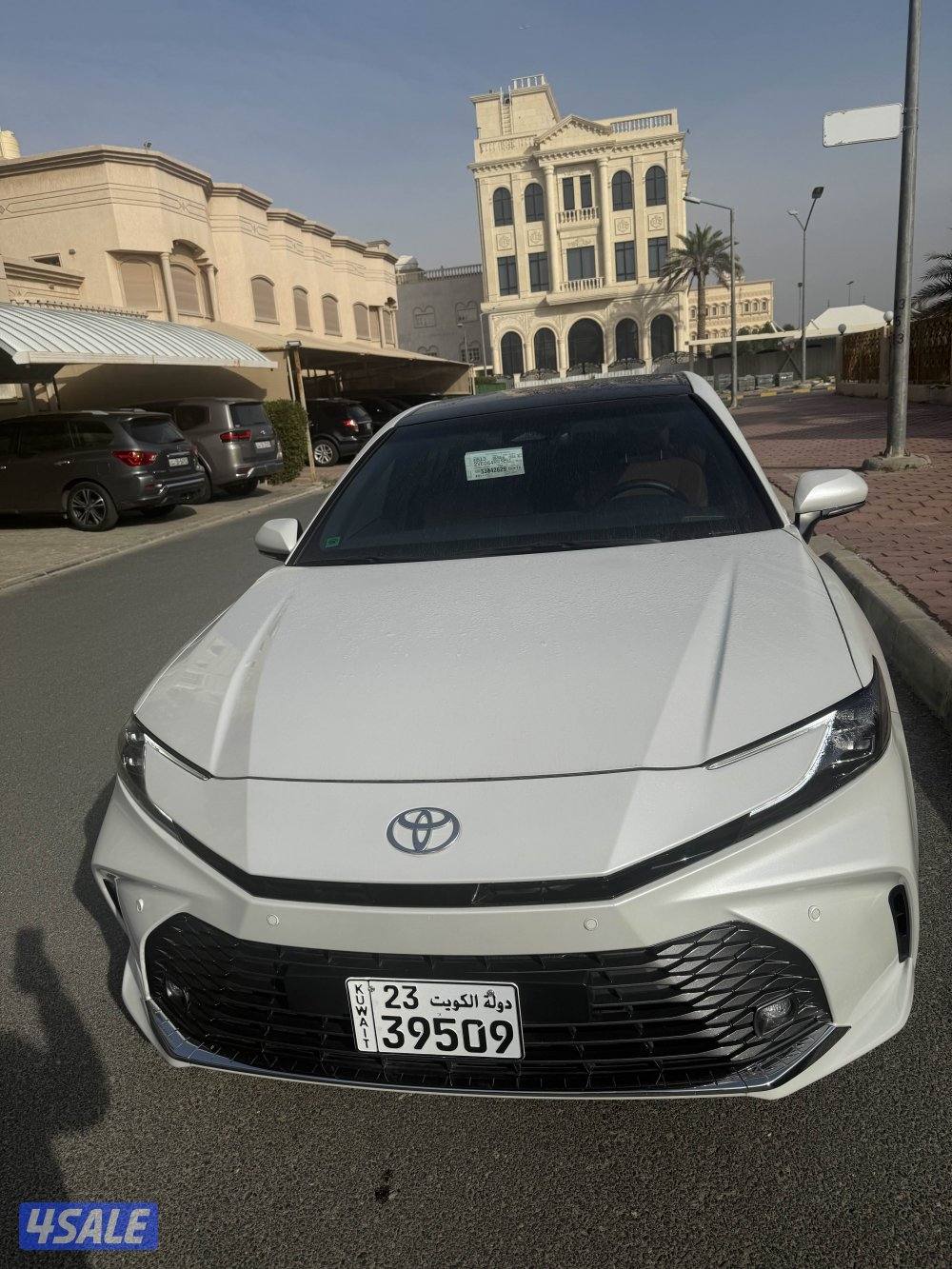 للبيع كامري موديل ٢٠٢٥ كامل المواصفات ٤ سلندر ماشي ٦٠٠٠ يوجد صبغ8