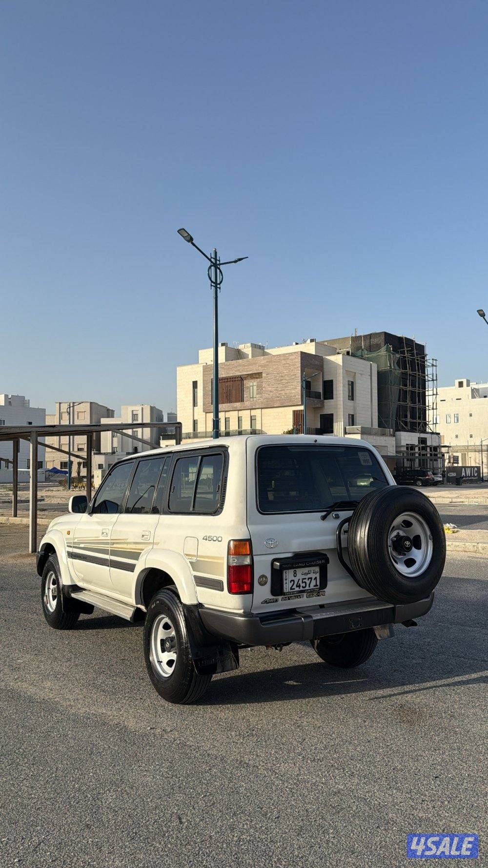 للبيع لاندكروزر موديل Gx.r 1997 قير عادي اساس3